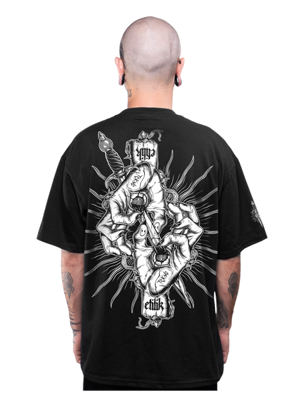 T-shirt Blind $uffering noir régular porté, dos : design tattoo old school, iconographie religieuse dark art, Etilik Wear