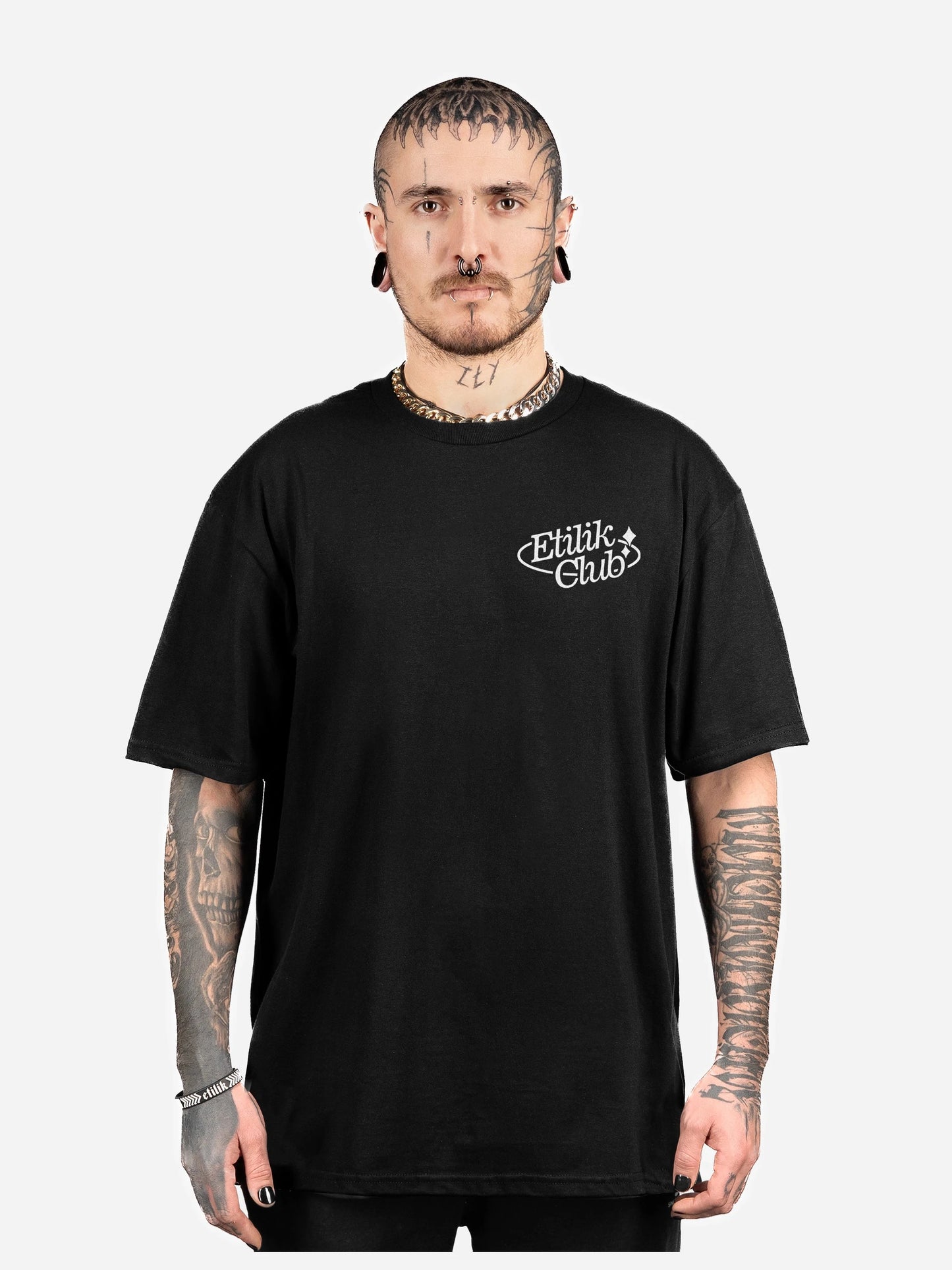 T-shirt Tekno Dealer noir porté, face : design cartoon vintage vinyl, free party teuf rave, Etilik Wear
