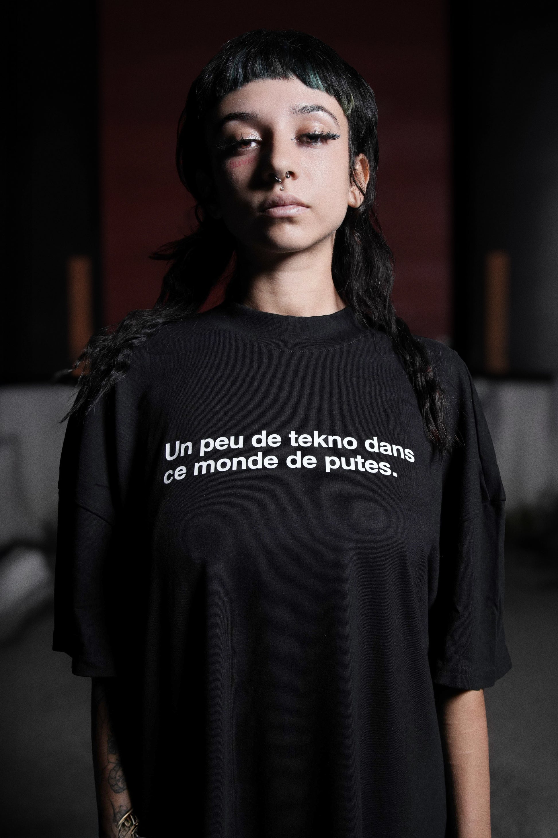 Un peu de tekno dans ce monde de p*tes - T-shirt